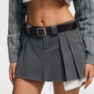 Solado Pleated Raw Hem Low Waist Mini Skirt with belt